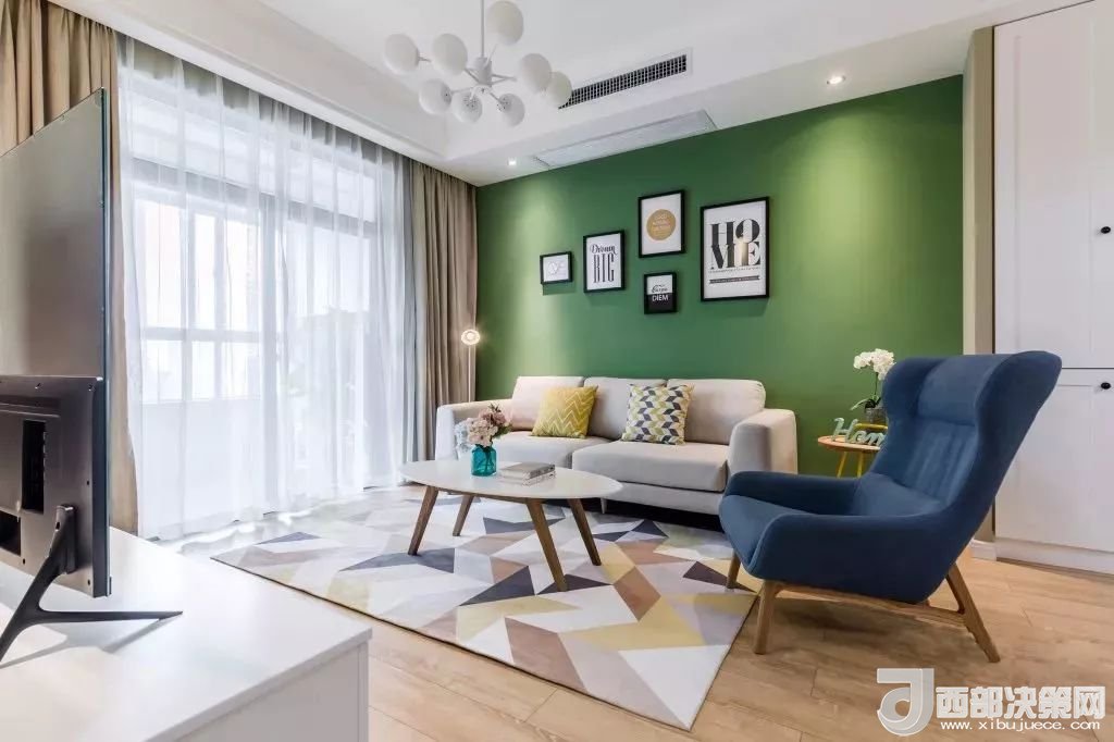 沙發(fā)背景墻選對裝飾畫，才能美了整個客廳空間！