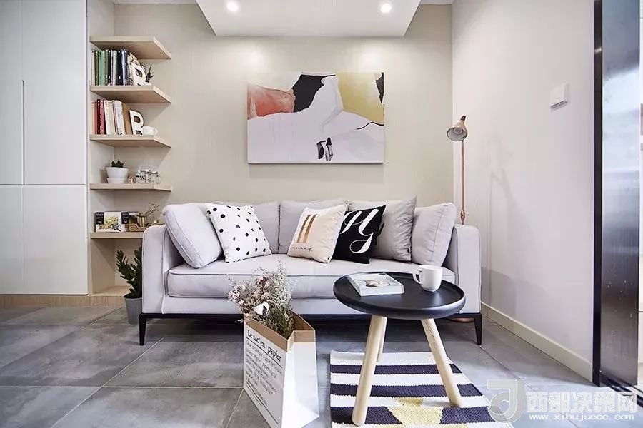 沙發(fā)背景墻選對裝飾畫，才能美了整個客廳空間！