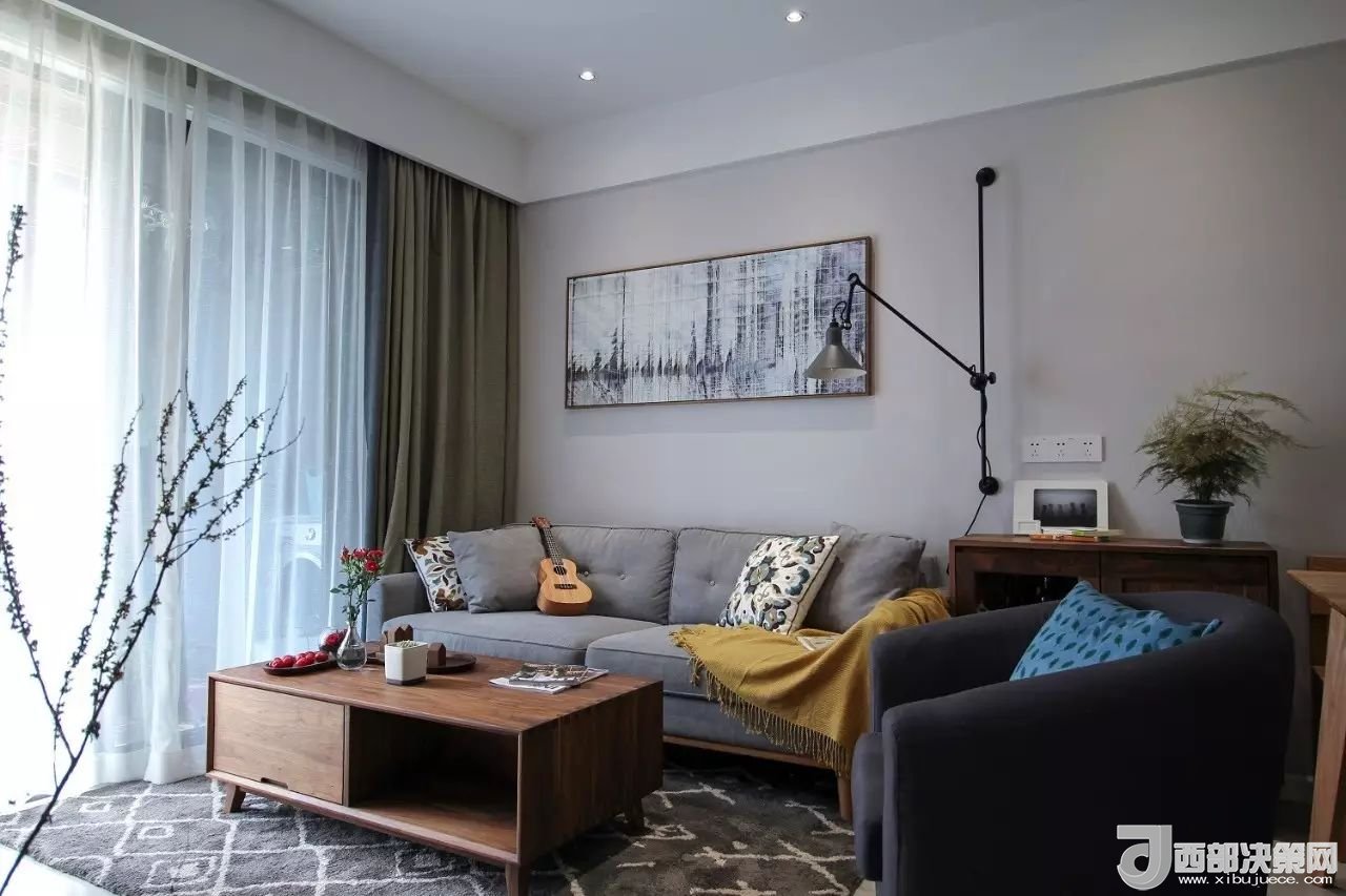 沙發(fā)背景墻選對裝飾畫，才能美了整個客廳空間！