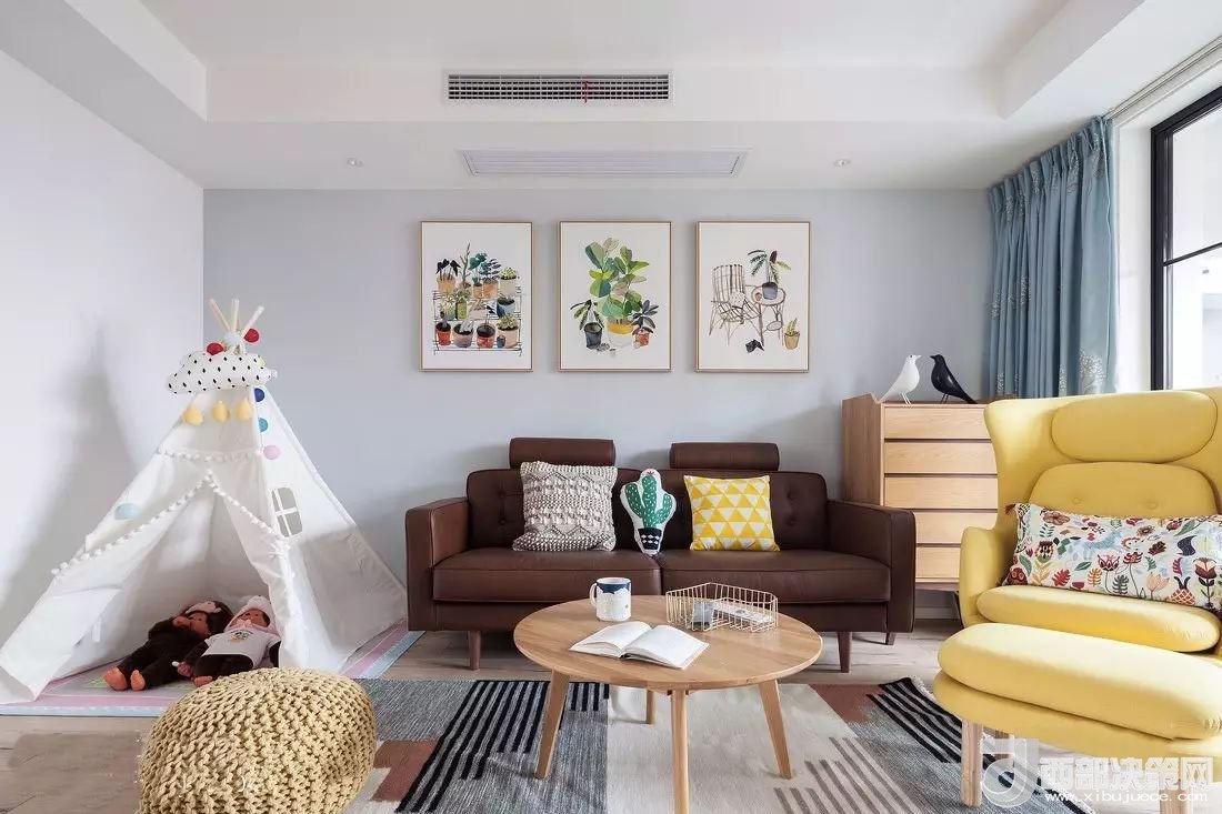 沙發(fā)背景墻選對裝飾畫，才能美了整個客廳空間！