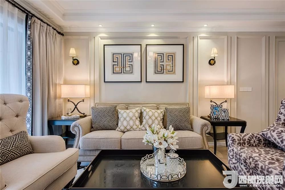 沙發(fā)背景墻選對裝飾畫，才能美了整個客廳空間！