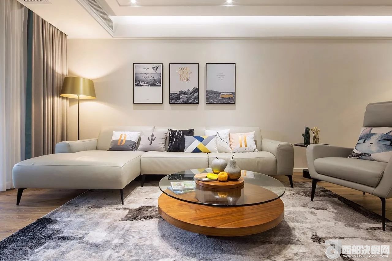 沙發(fā)背景墻選對裝飾畫，才能美了整個客廳空間！