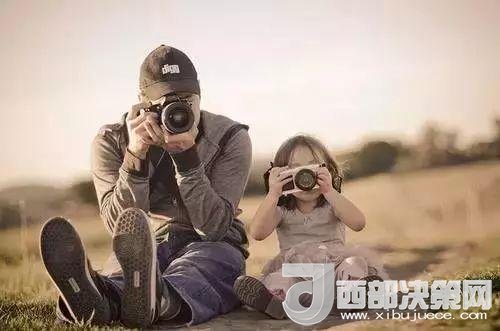 “曾子殺豬”故事在前，最近又有《父母說好考了90分就去看海，被爽約后女孩離家出走》新聞在后。父母如果自己的行為“打臉”了，又怎么能在孩子面前掌握教育的主動權(quán)。