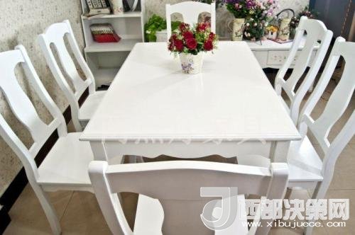 喜歡白色餐桌 但椅子該如何搭配？