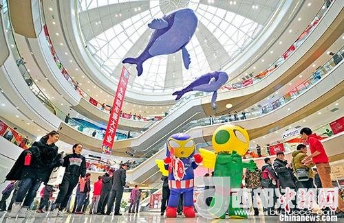 資料圖：購(gòu)物商場(chǎng)。 <a target='_blank' >中新社</a>記者 佟郁 攝