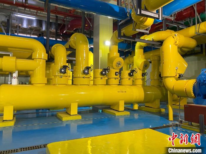 圖為中國(guó)移動(dòng)云南數(shù)據(jù)中心冷卻系統(tǒng)。　王旌亞 攝