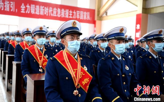 授銜表彰儀式現(xiàn)場(chǎng)。　劉忠俊 攝