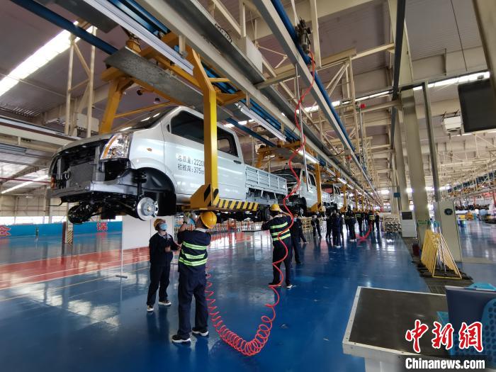 4月初，成功汽車全面復(fù)工復(fù)產(chǎn)。尤其是隨著疫情得到控制，該公司的生產(chǎn)力度也不斷加大。　高飛 攝