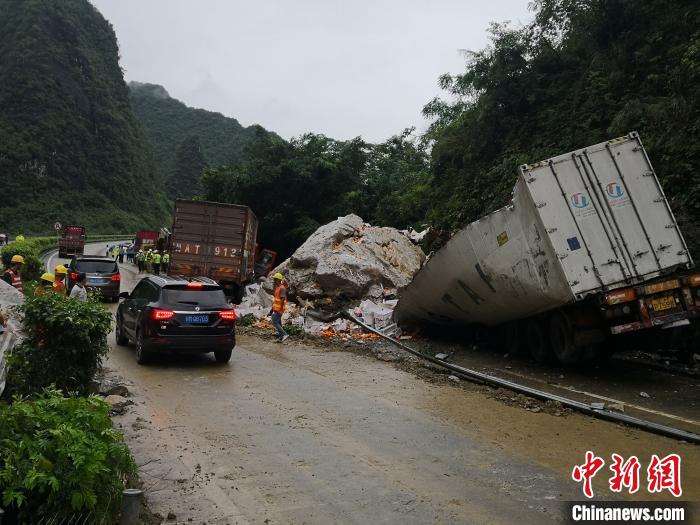 事故現(xiàn)場(chǎng)?！↑S鵬 攝