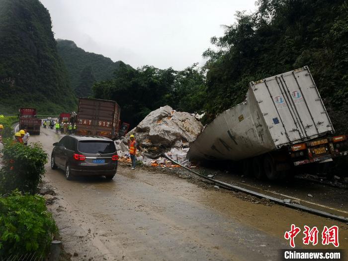 事故現(xiàn)場(chǎng)。　黃鵬 攝