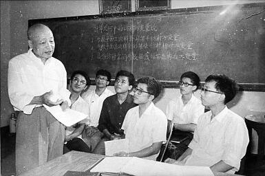 舍我其誰報國志，碧血丹心愛國情