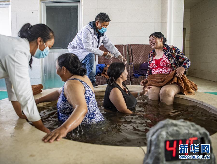 （新華全媒頭條·走向我們的小康生活·圖文互動(dòng)）（10）扎西德勒，我們的新家園——西藏易地扶貧搬遷搬出幸福美好新生活