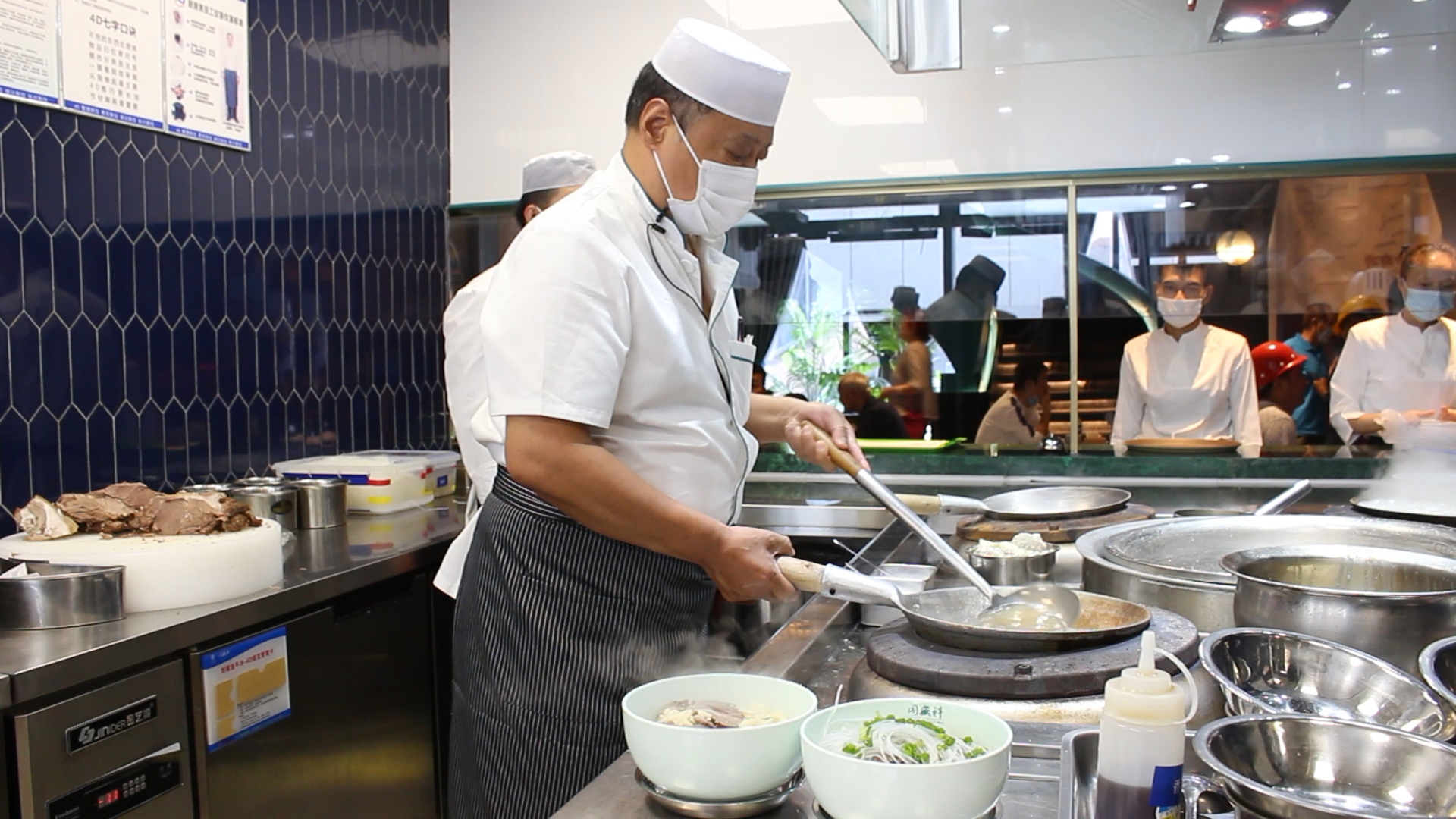 【陜菜大師和他們的拿手菜】烏平：“知足者常樂，食客愛吃我做的牛羊肉泡饃，就是我最大的滿足”_fororder_圖片7