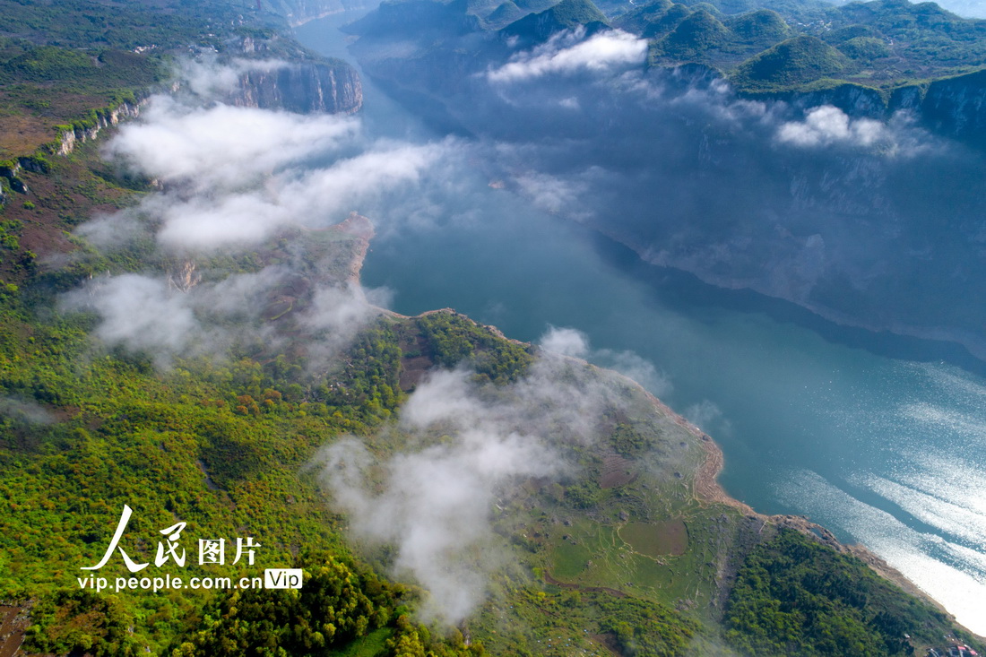 2022年4月3日拍攝的貴州省黔西市新仁苗族鄉(xiāng)境內(nèi)的烏江一級(jí)支流六沖河。